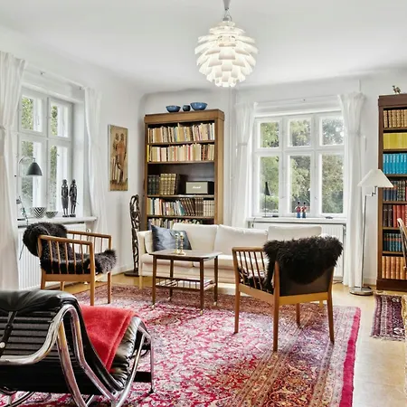 Nostalgic Atmosphere At The Old Parsonage On Lyo Prázdninový dům